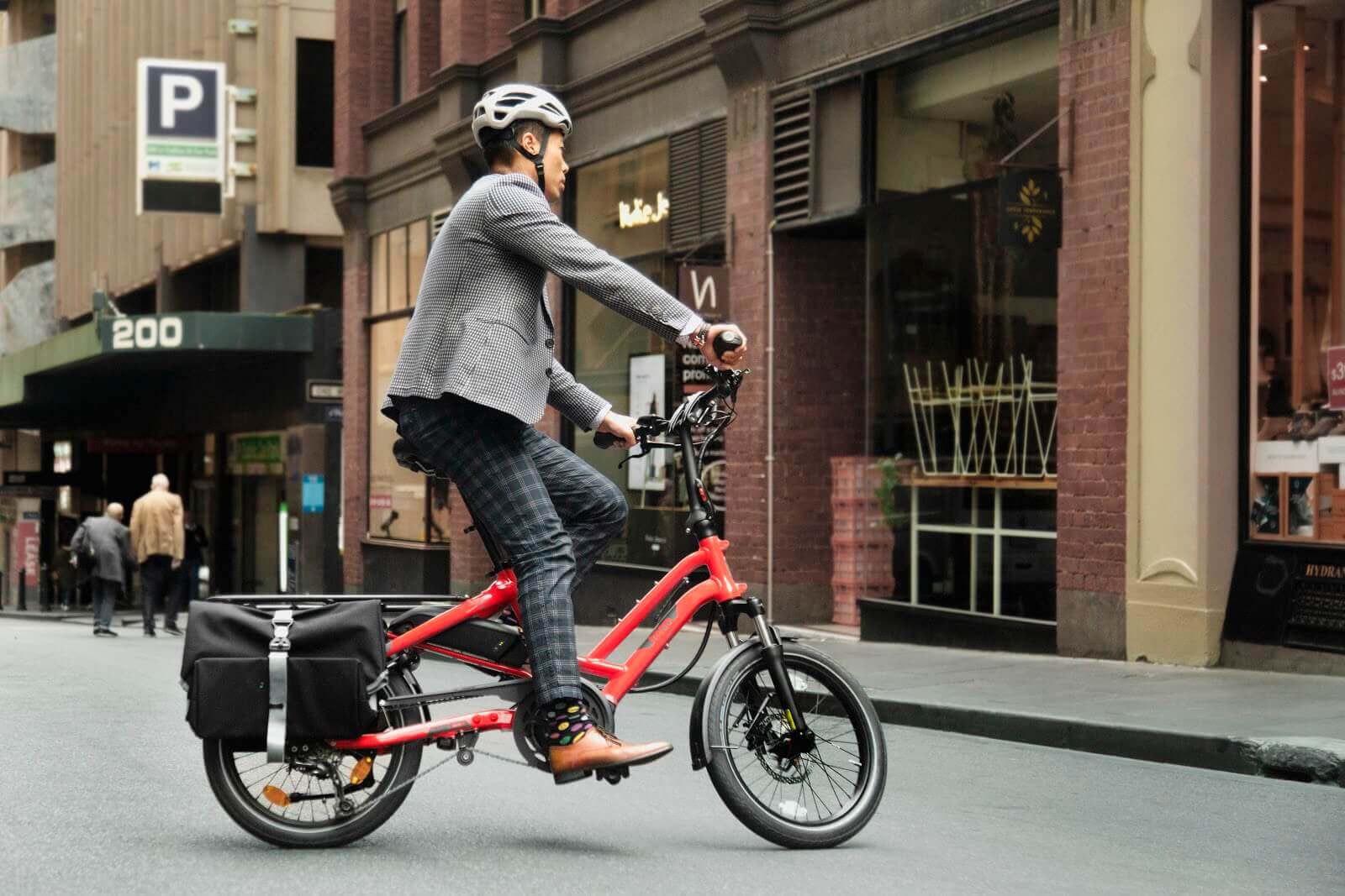 Commuter in Melbourne on the Tern HSD